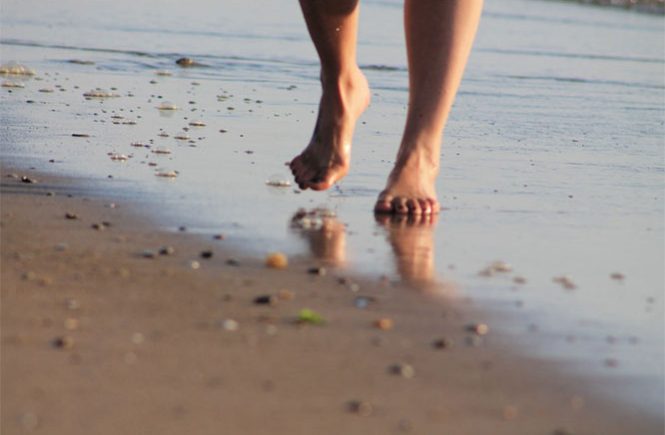 Should You Wear Barefoot Running Shoes? 4 Pros and Cons